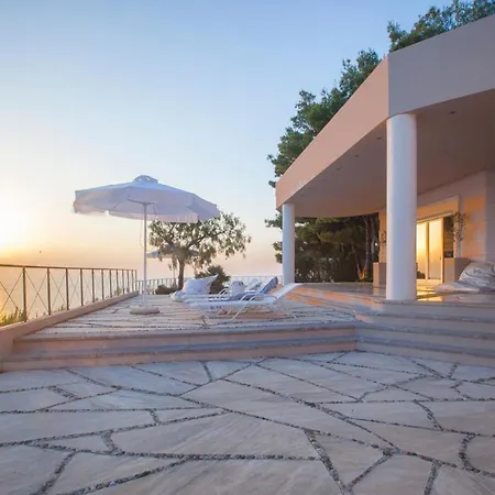 Capo Al Mare Sani Villa